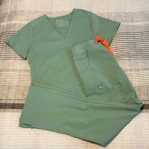 FIGS Jade Scrubs 😷🏥⚕️